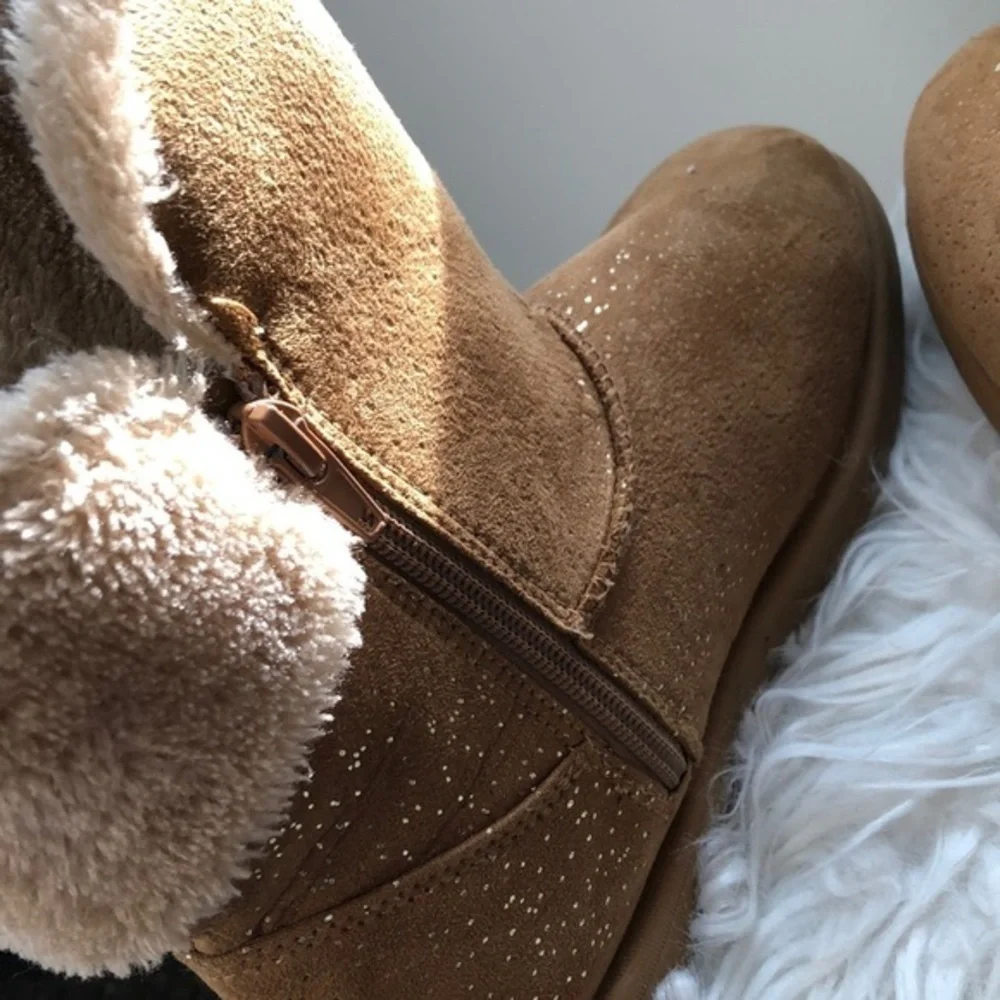 ROEBUCK & CO | Women’s Brown Ankle Height Boots + Gold Sparkle, Size 5.